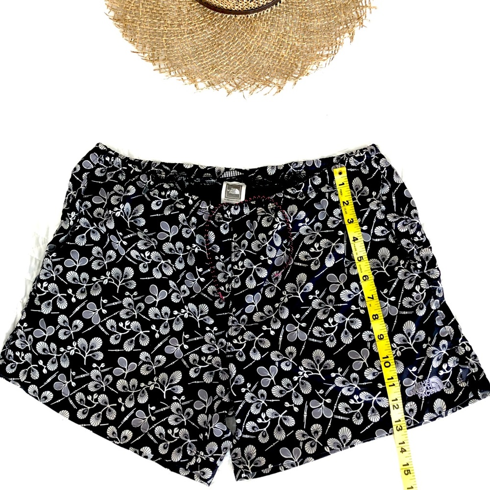 The North Face Board Short style cotton shorts Medium Black pattern